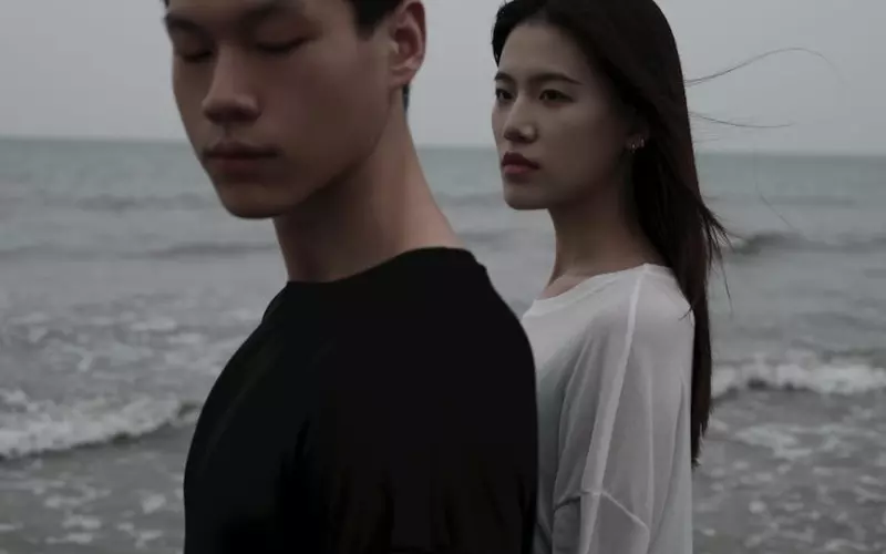 婚外情中出轨男人不愿放手的心态(婚外情里男人出轨都会有两大痛苦)