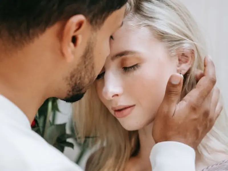 男人越是在乎你, 越会有这三个表现, 女人要好好珍惜这样的男人