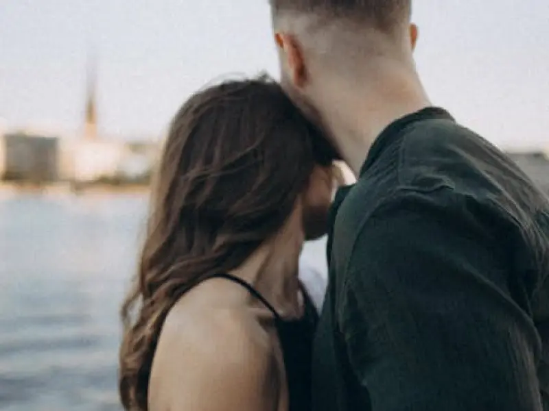 男人对你越痴情，就越会有这些表现