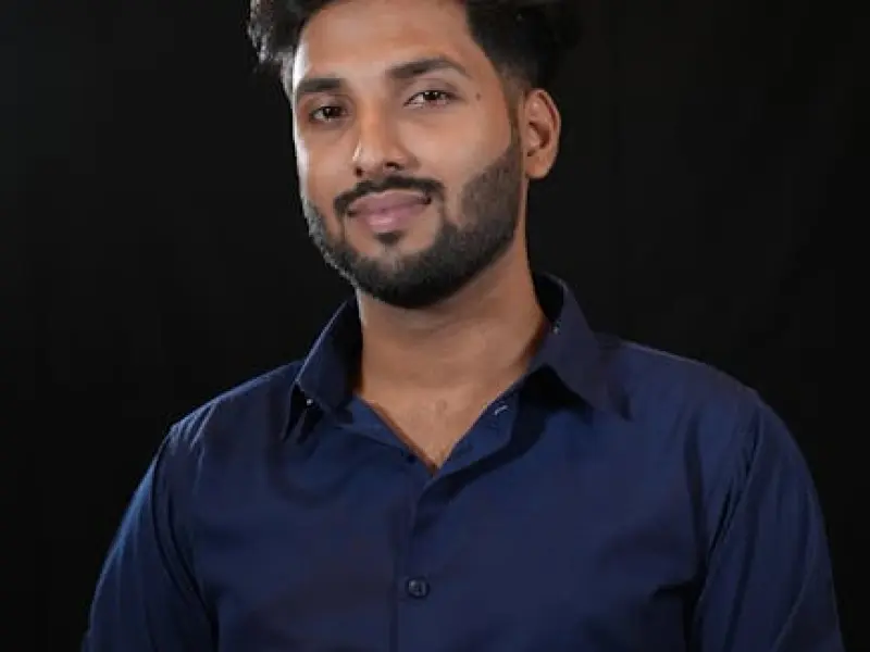 2019年最经典微小说 :《出轨》