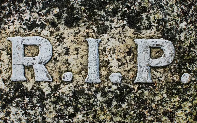 最痛的结局，就是人走了，感情还在。