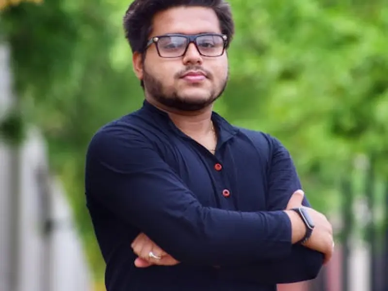 最适合伤感女生发说说的句子，挑一个喜欢的做个性签名！