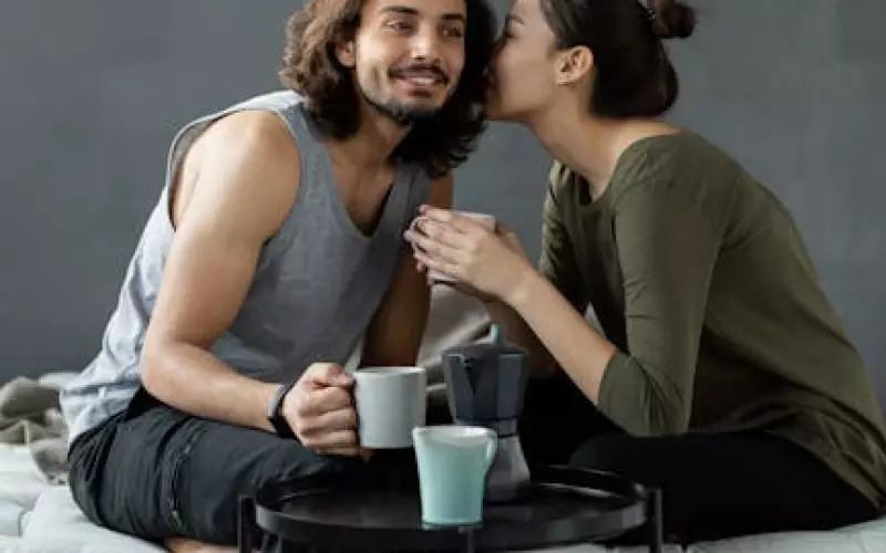 暧昧对象说想听实话(发现老公和别人暧昧该不该管)