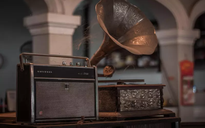 思念的对象突然来电，谈话不如以前甜蜜？