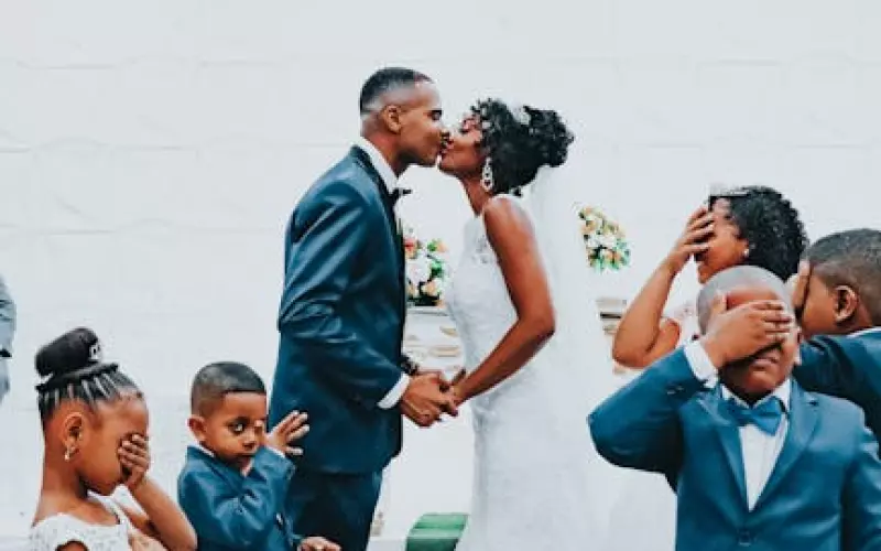 婚内出轨对孩子伤害的影响概率(婚外出轨和孩子关系很僵怎么办)