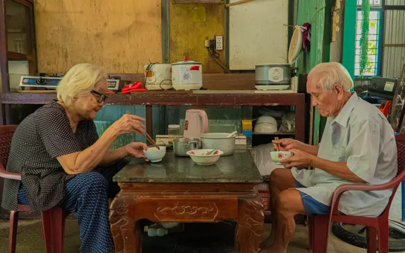 老年夫妻的婚姻真实现状(中老年夫妻没爱婚姻还要继续么)
