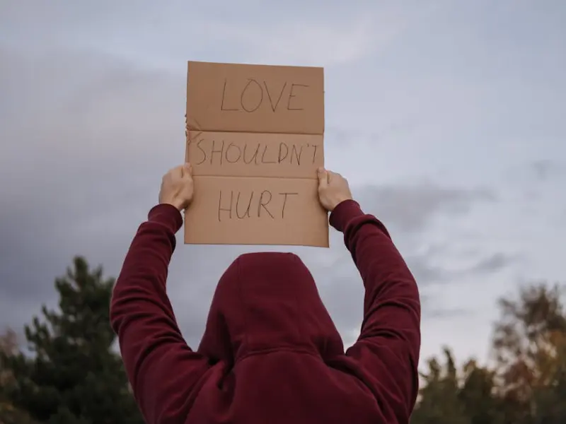 家徒四壁的现实打碎了我的爱情，我该不该挽回这段感情？