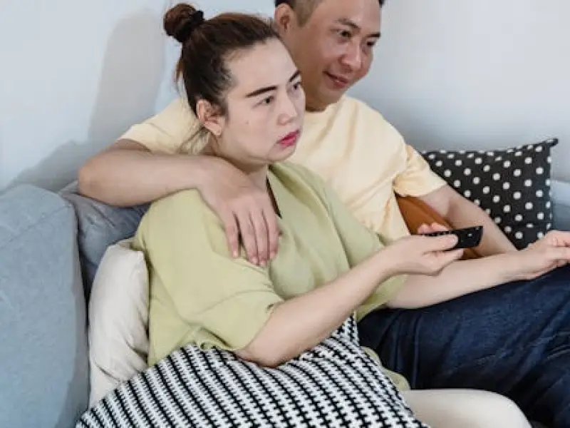 夫妻之间，最舒服的三个小动作，红着脸也要看完做过几个！