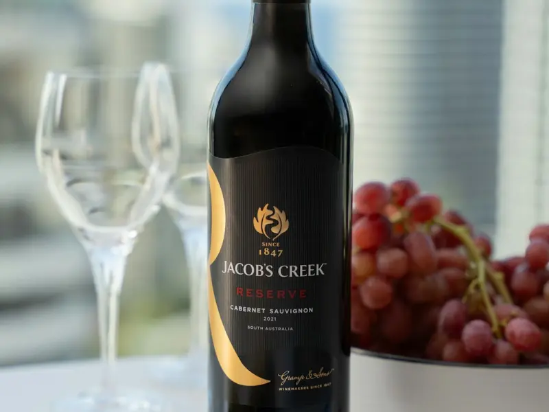 女人最容易高估的两件事情，一是自己的美貌，二是男人的感情！