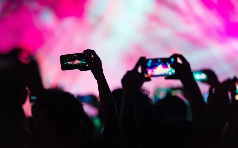 蓝瘦香菇男子失恋后录制视频爆红