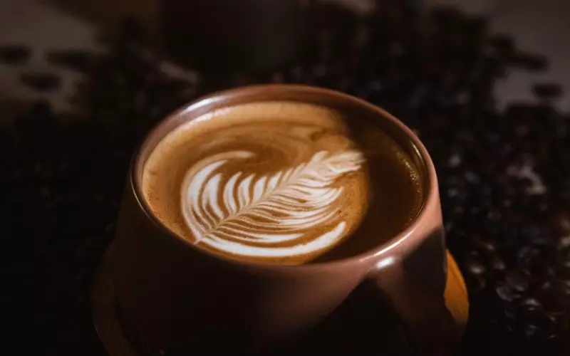 你拿手机的姿势，出卖了你的性格！