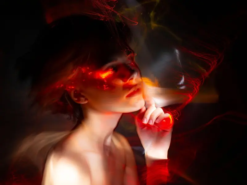 长期缺爱的女人会有的3个表现，好好疼她吧！