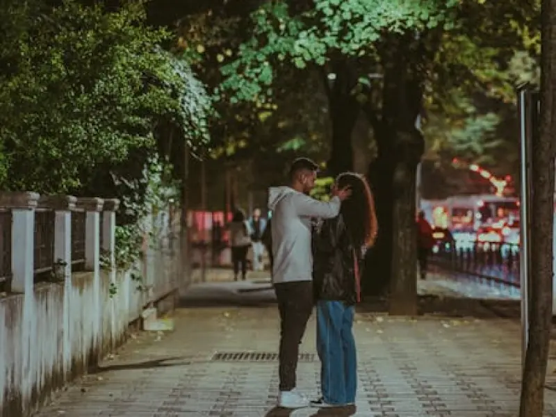 相处中总是争吵，情侣间该如何解决沟通问题？