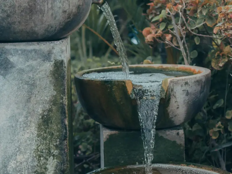 有一个人，跟家庭无关，有一种爱，和婚姻无缘