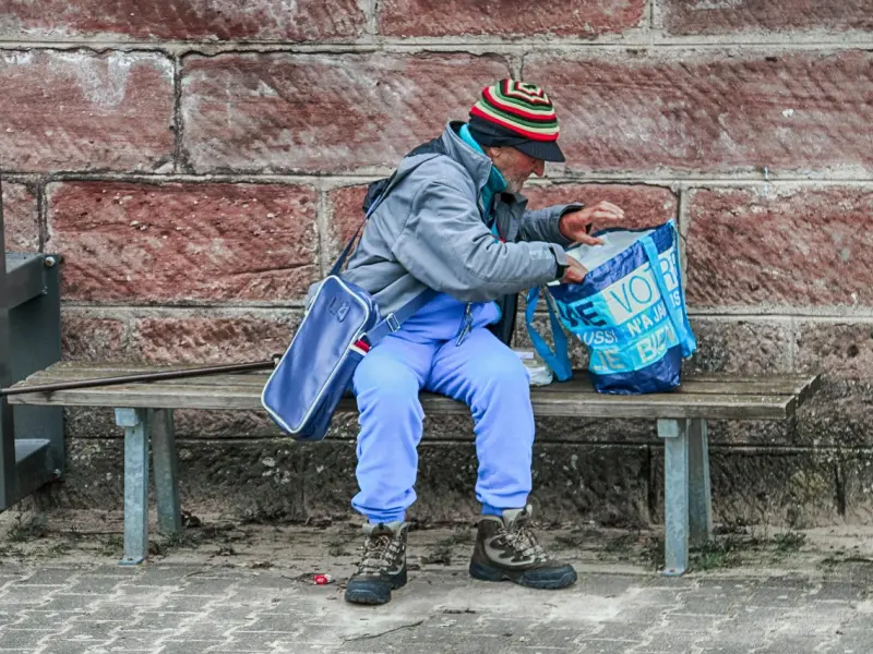 让男人愿意把钱交给你管只有一个原因