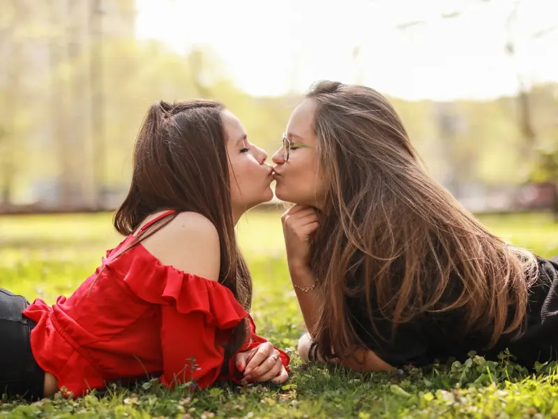 这3个接吻小技巧，让你成为接吻达人，迷倒女孩！