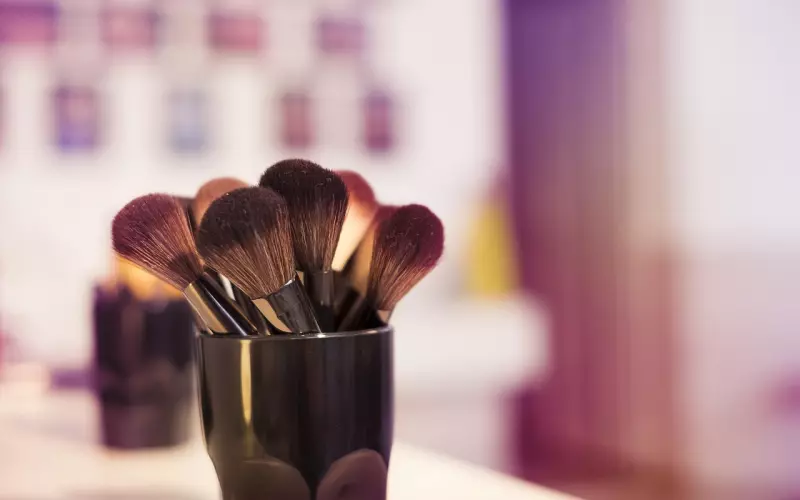 男人这3个小动作，才会让女人脸红，没有招架能力