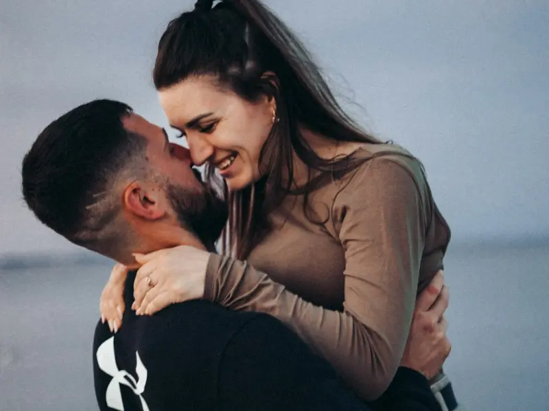 男人这4种表现暗示你：他已经爱上了你！