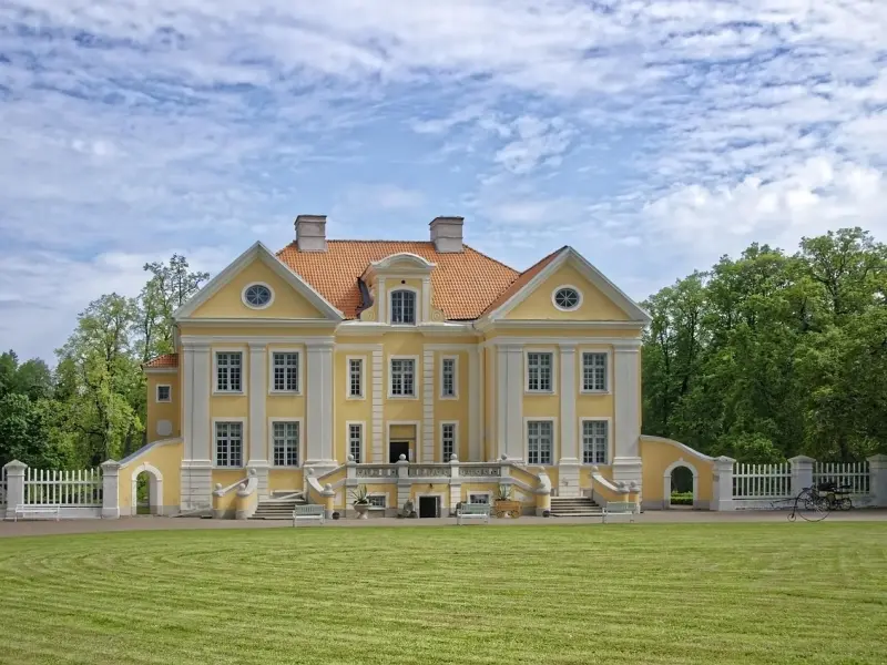 男人的这4个特征，女人一开始“很喜欢”，到最后却“很烦”