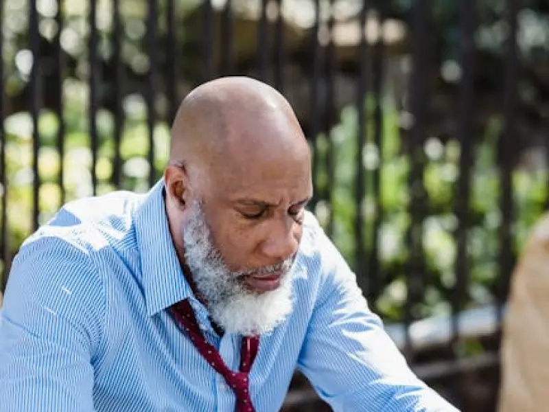 男人对你感到腻了，才会出现这四种表现，全占还有什么可将就的？