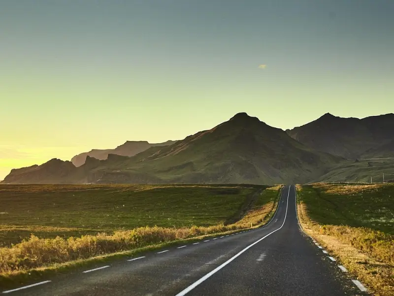 女人有这四种表现说明在向你示爱，不要愚钝不知啊！