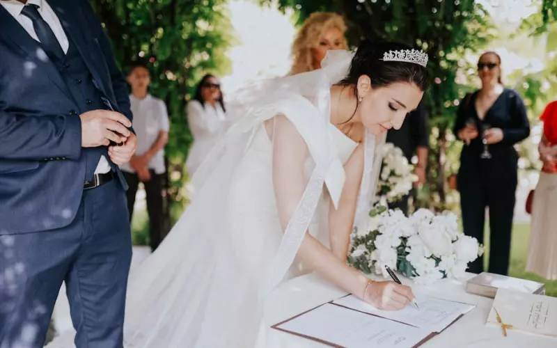 女人这四种表现证明外面有人了(结婚男人对外面女人好的三种表现)