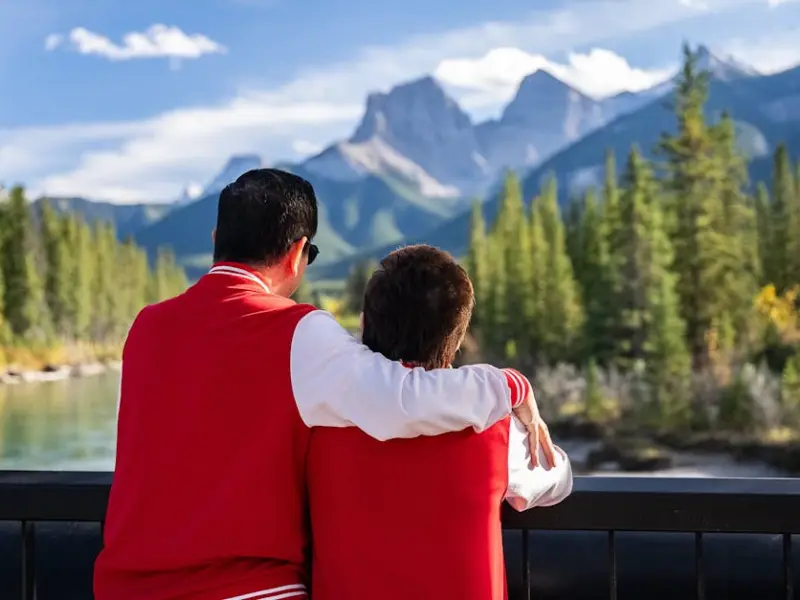 男人喜欢一个人时，会有的这三种表现