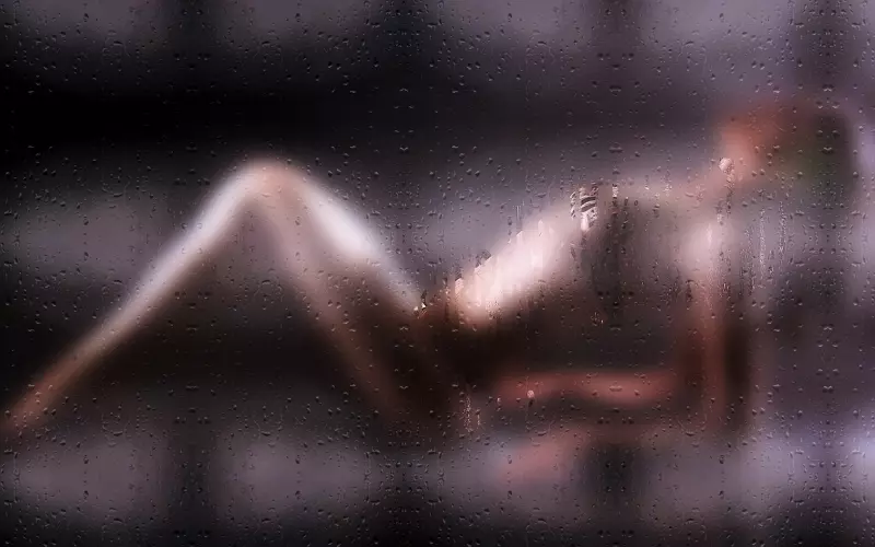 女人的三个行为，流露出满满的爱意，是“想你”的表现，装不出来