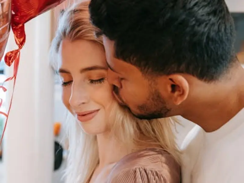 男人的这三个表现，是已经深深爱上你了