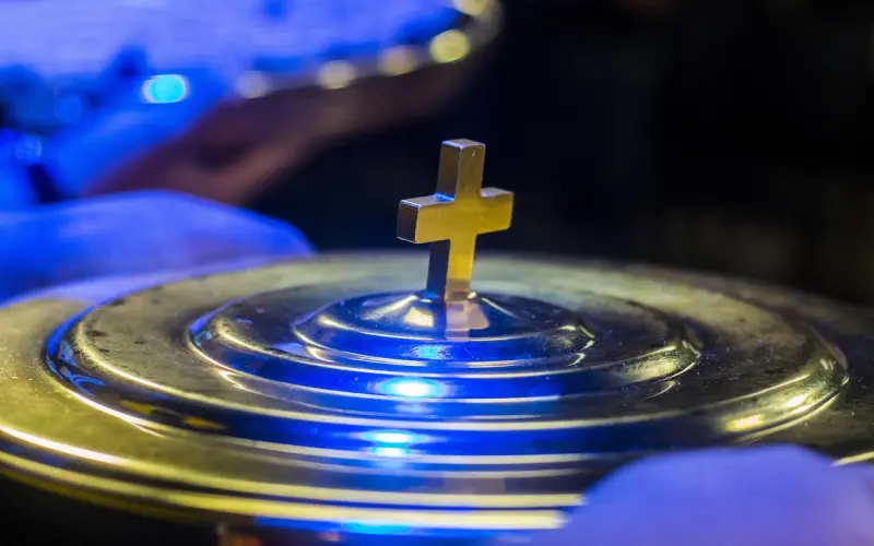 事，看透了伤神；人，看穿了伤心