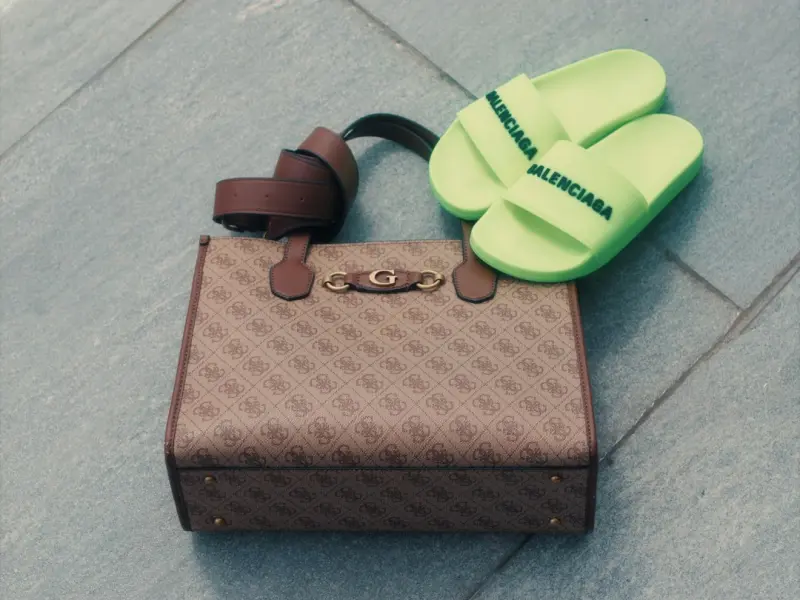 这种女孩的朋友圈，全都是假照片。