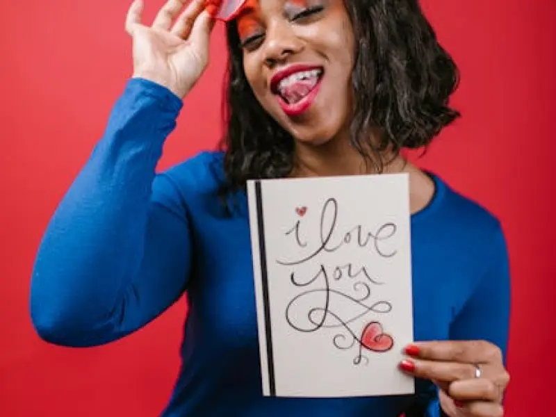 女人对你动情的六大表现，中三个她早晚是你的人！