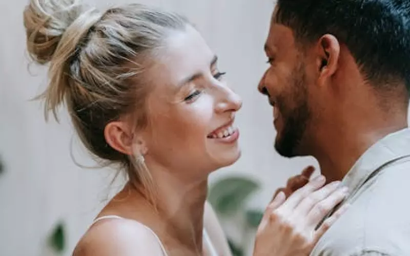 挽回男友须知：男人吵架后爱你的表现