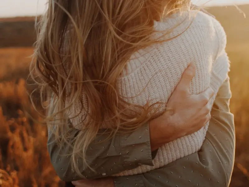 挽回女友的技巧：女友说在一起累了，该怎么挽回女友的心