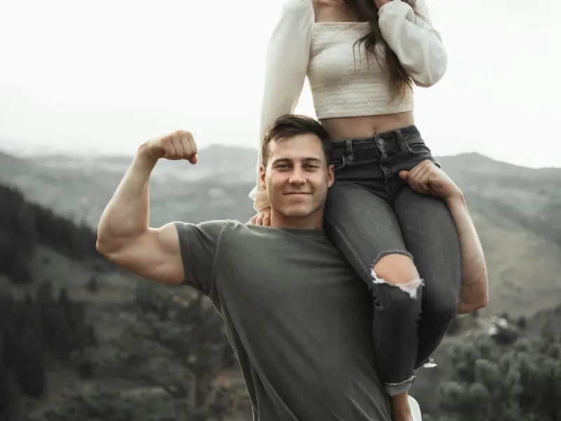 挽回女友的技巧：女友说我不懂她，分手态度坚决，该怎么挽回女友的心