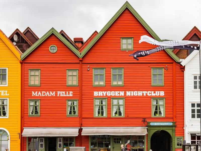 判断你的男人是否已经变心了，从他的这些“地方”就能够看出来