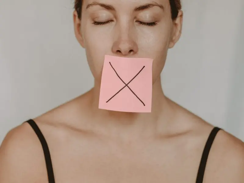 致辱华D&G：别遮遮掩掩了！聊天时的情绪曝光了你的真面目！