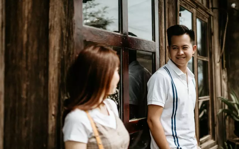 挽回男友：男友总看别的女生，我应该怎么做？