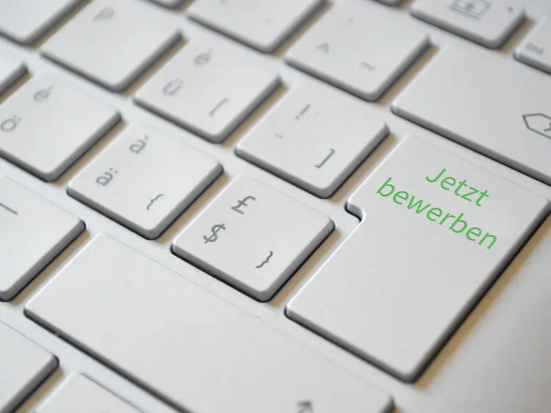 挽回女友：女友不太主动找我聊天，现在分手了想挽回