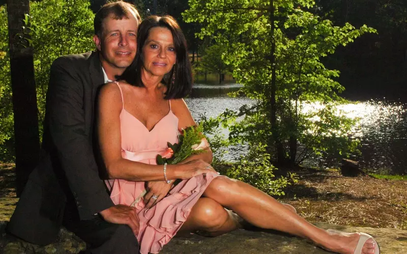 挽回女友：老婆背着我和已婚男士约会，她是不是已经出轨了？