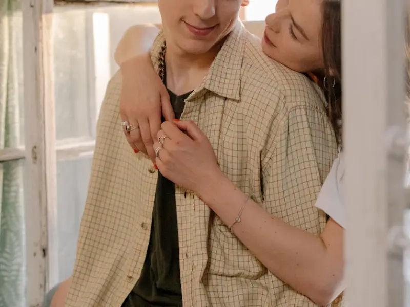 挽回女友：是我太黏女友，还是女友不在乎我