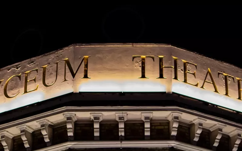 挽回男友要学会给予对方安全感!