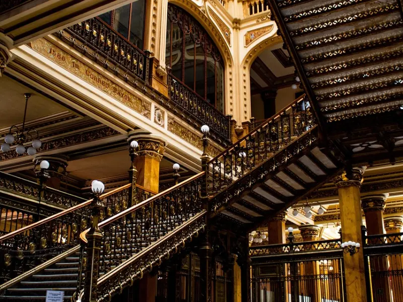 挽回死心的女友：分手后想要挽回女友，如何在不经意间引起女友的注意，挽回女友