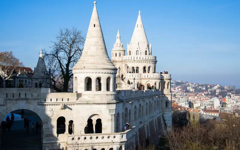 挽回前男友之挽回处女男的心重要的一点就是让他知道你很受欢迎