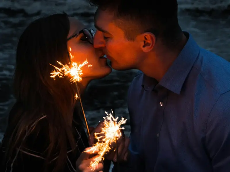 挽回女友不是一味的表现热情和真心，而是冷冻你的需求感