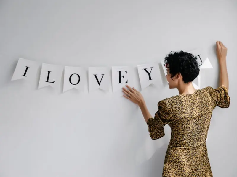 挽回爱人你需要明白：爱情并不是等你有空之后才去珍惜