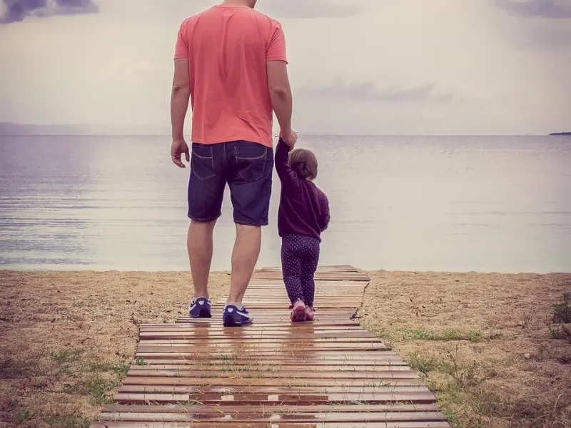 今日一个女儿为父母手绘的过海关攻略，感动全球！！！