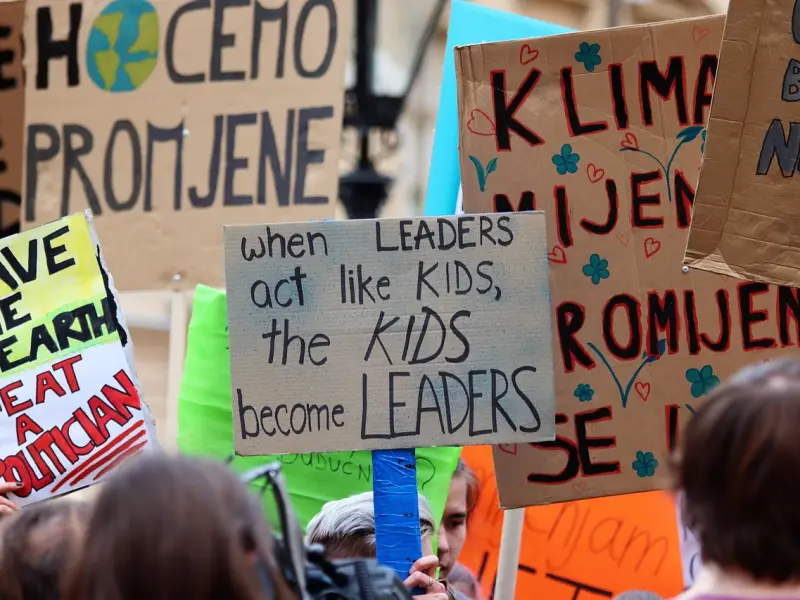 抚摸这四个地方，让女人对你更加动情！