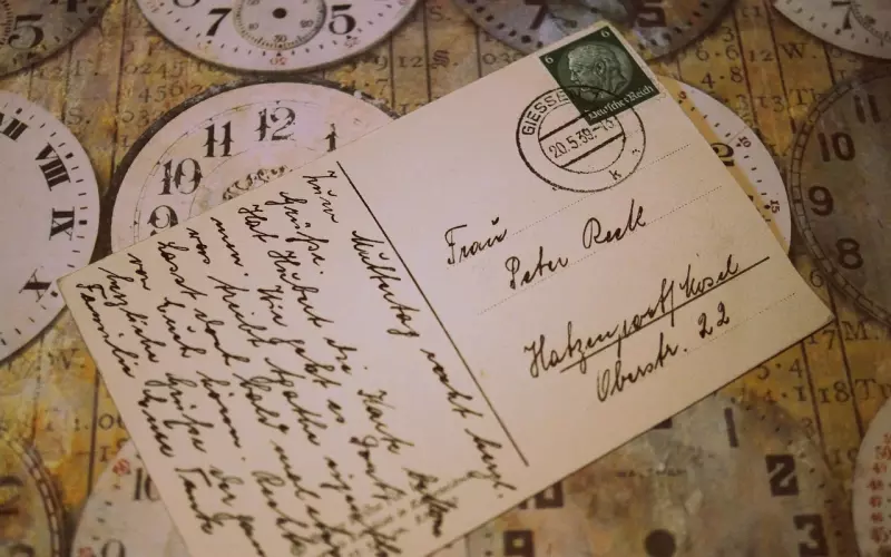 尽量不要向你旧的情人，说太多你的过去，或是追问他的过去