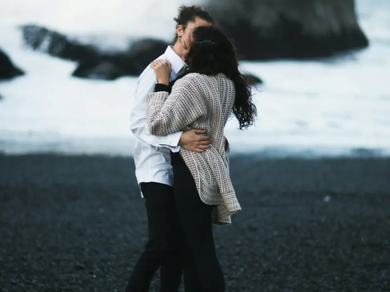 ❤两个男人与漂亮女子共度一夜，十个月后竟然…